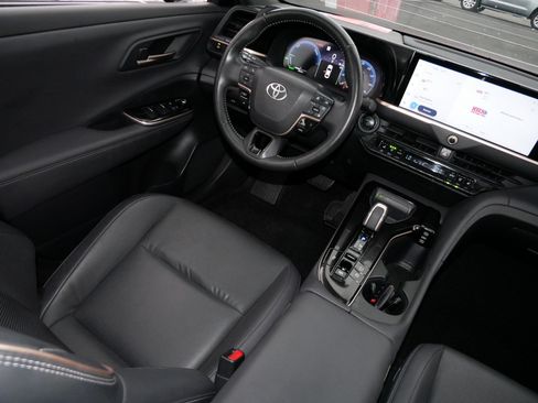 Certified 2026 Toyota Crown AWD/4WD image 9