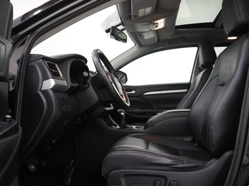 Used 2015 Toyota Highlander XLE AWD/4WD image 25