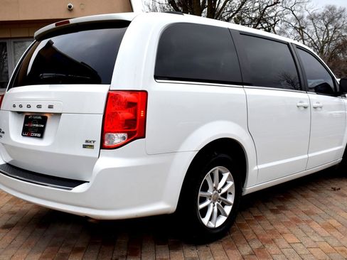 Used 2019 Dodge Grand Caravan SXT image 10