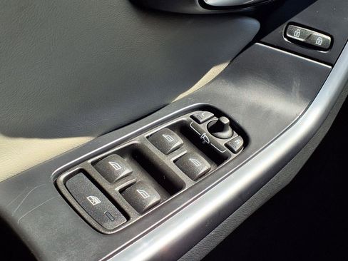 Used 2017 Volvo XC60 T5 Dynamic w/ Advanced Package image 10