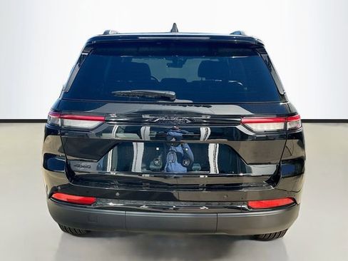 New 2025 Jeep Grand Cherokee Altitude image 7