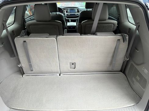 Used 2015 Toyota Highlander Limited w/ Driver Technology Package AWD/4WD image 8