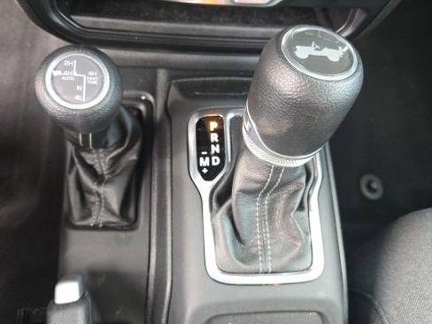 Used 2025 Jeep Wrangler Unlimited Sahara image 17