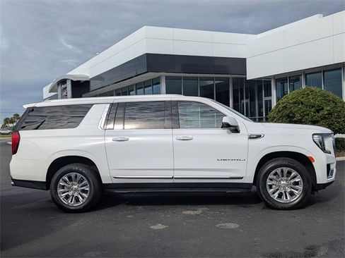 Used 2024 GMC Yukon XL Denali image 3