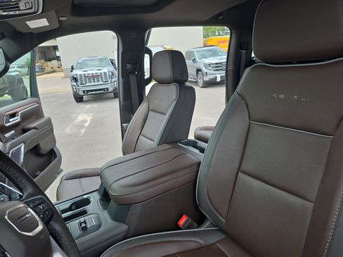 Used 2023 GMC Sierra 1500 Denali w/ Denali Reserve Package AWD/4WD image 13