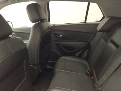 Used 2019 Chevrolet Trax LT w/ LT Convenience Package image 18