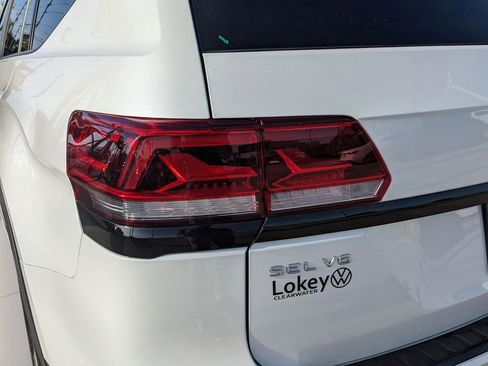 Certified 2023 Volkswagen Atlas SEL R-Line image 9