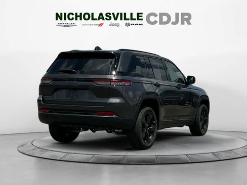 New 2025 Jeep Grand Cherokee Altitude image 6