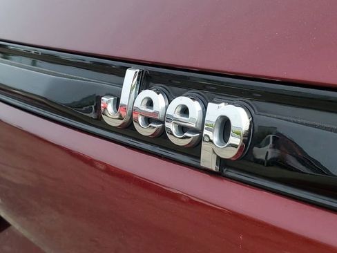 Used 2022 Jeep Grand Cherokee Limited AWD/4WD image 12