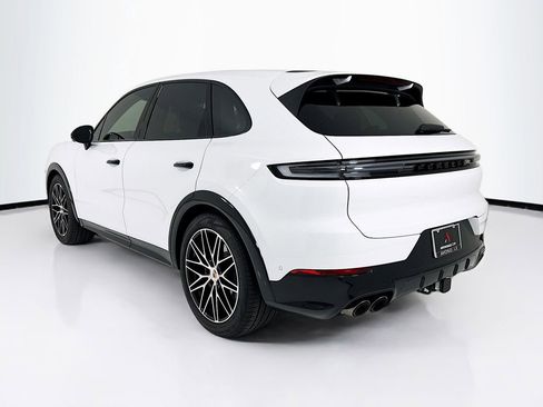 Certified 2026 Porsche Cayenne GTS AWD/4WD image 3