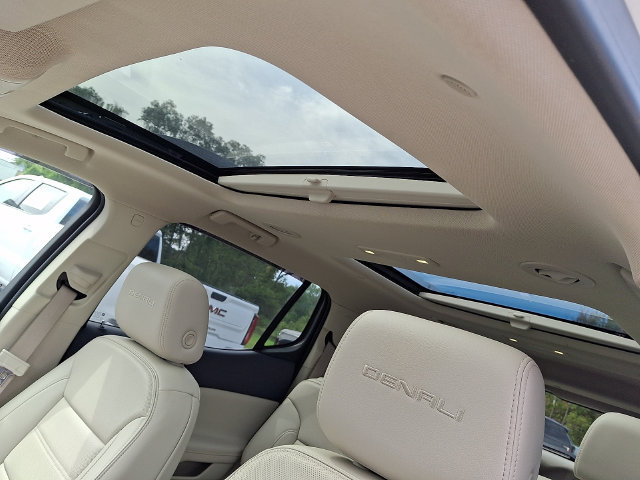 Used 2023 GMC Acadia Denali w/ Denali Technology Package AWD/4WD image 22