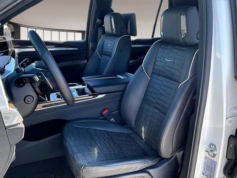 Used 2025 Cadillac Escalade Sport Platinum w/ LPO, ONYX Package image 25