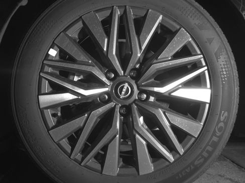 Used 2025 Nissan Altima 2.5 SV FWD image 12