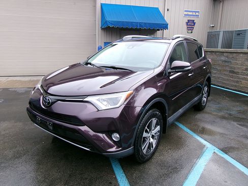 Used 2017 Toyota RAV4 XLE image 1