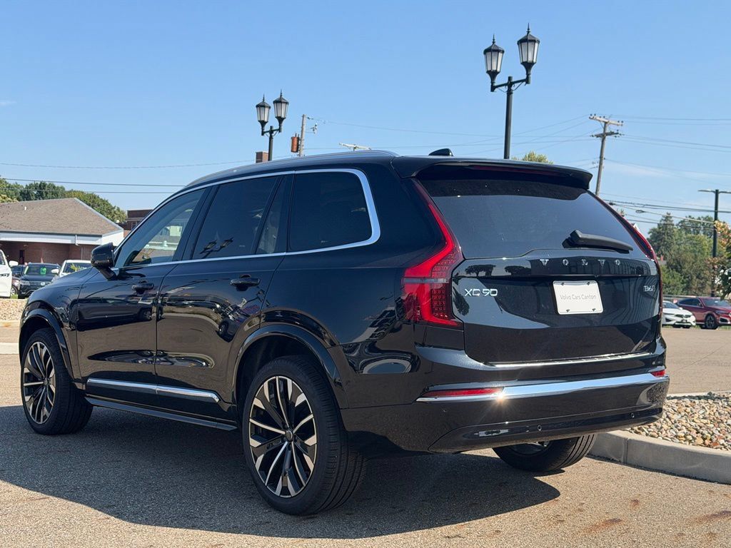 Used 2026 Volvo XC90 B6 Plus w/ Protection Package Premier AWD/4WD image 3