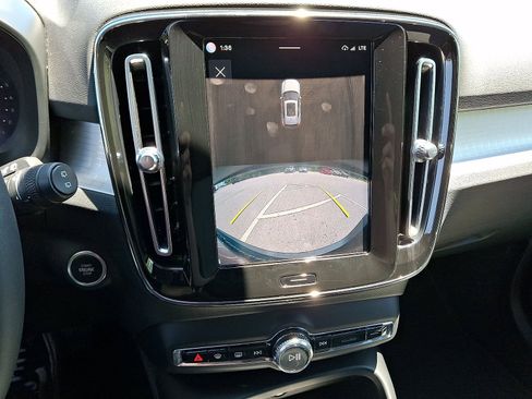 Used 2023 Volvo XC40 B5 Core AWD/4WD image 15