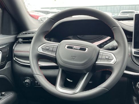 Used 2025 Jeep Compass Trailhawk image 27