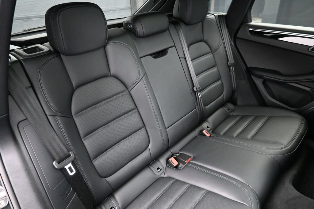 Certified 2026 Porsche Macan AWD/4WD image 29
