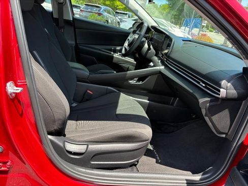 Certified 2024 Hyundai Elantra SEL FWD image 15