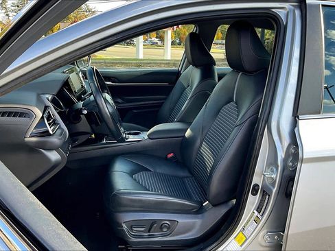 Used 2023 Toyota Camry SE image 7