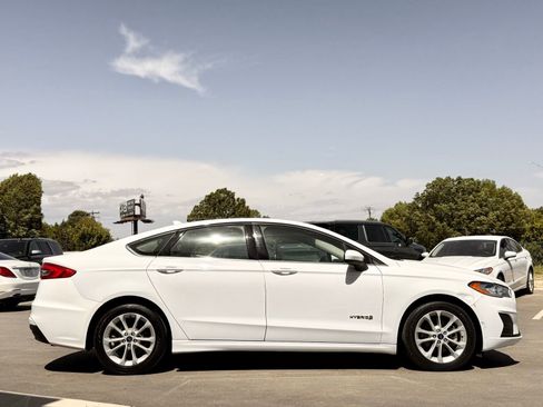 Used 2019 Ford Fusion SE FWD image 5