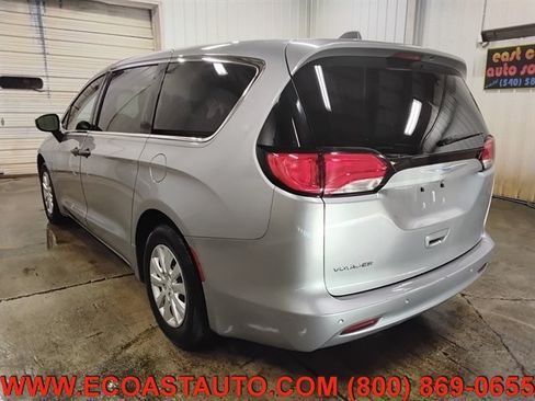 Used 2020 Chrysler Voyager L FWD image 6