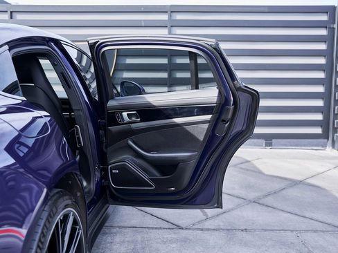 Used 2020 Porsche Panamera 4 image 25