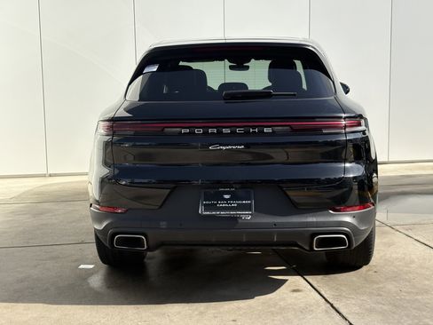 Used 2024 Porsche Cayenne image 8