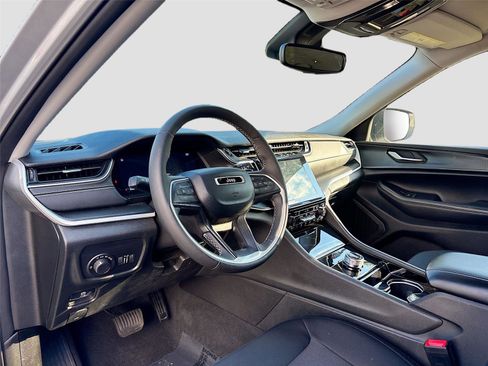 Used 2023 Jeep Grand Cherokee L Laredo w/ Luxury Tech Group I image 10