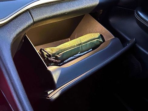 Used 2023 Jeep Grand Cherokee Laredo image 28