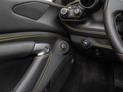 Certified 2021 Ferrari F8 Tributo RWD image 44