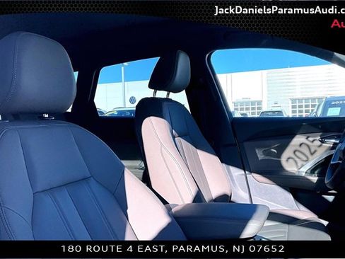 Used 2025 Audi Q5 Premium w/ Convenience Package image 7