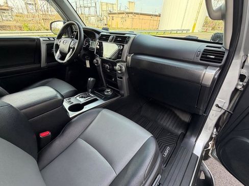 Used 2015 Toyota 4Runner SR5 Premium image 25