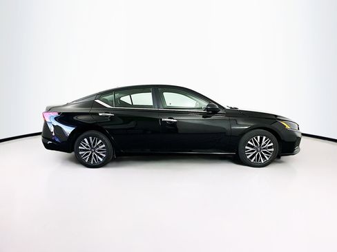 Used 2025 Nissan Altima 2.5 SV FWD image 10