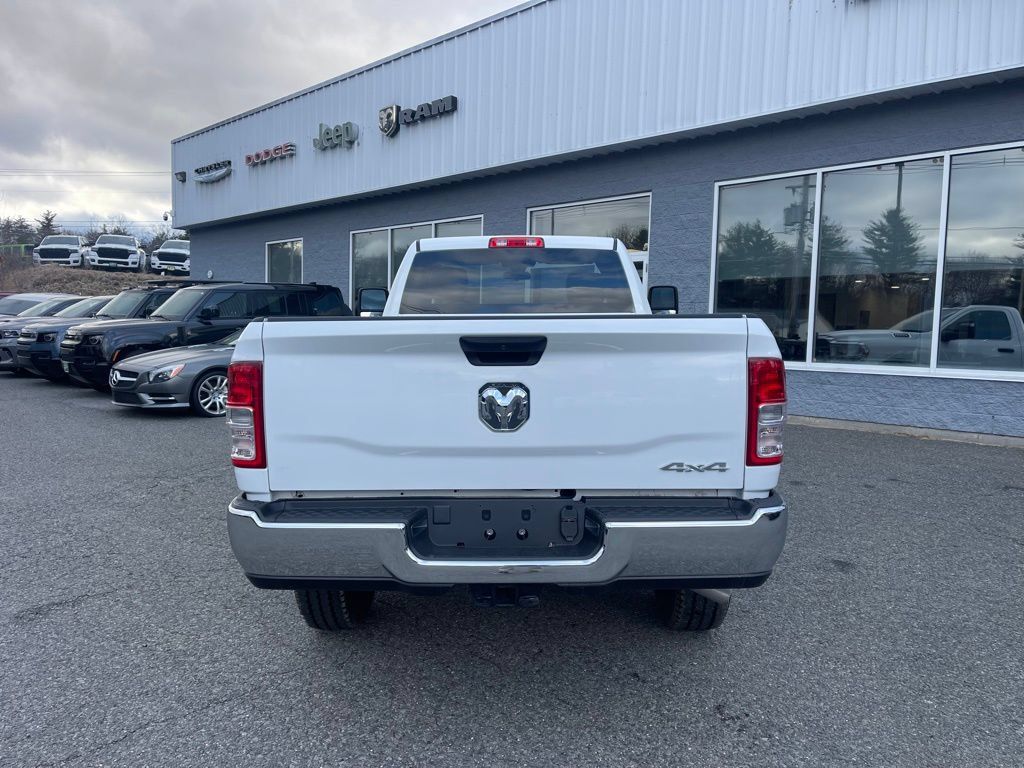 Used 2024 RAM 2500 Tradesman w/ Chrome Appearance Group AWD/4WD image 6