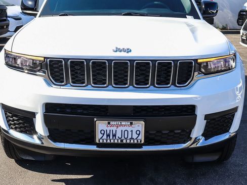 Used 2025 Jeep Grand Cherokee L Laredo RWD image 9