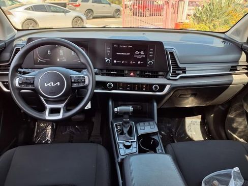Used 2025 Kia Sportage LX FWD image 11