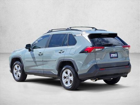 Used 2020 Toyota RAV4 XLE w/ Convenience Package FWD image 7
