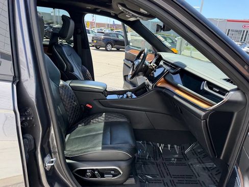 Used 2025 Jeep Grand Cherokee L Summit AWD/4WD image 21