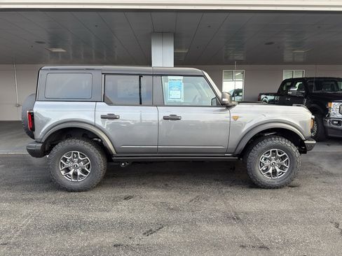 New 2025 Ford Bronco Badlands image 3