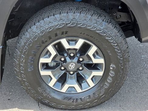 Used 2023 Toyota Tacoma TRD Off-Road AWD/4WD image 9