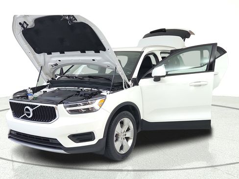 Used 2020 Volvo XC40 T4 Momentum FWD image 11