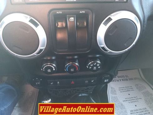 Used 2012 Jeep Wrangler Rubicon w/ PWR Convenience Group image 30