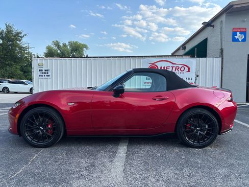 Used 2017 MAZDA MX-5 Miata Club w/ Brembo/BBS Package image 2
