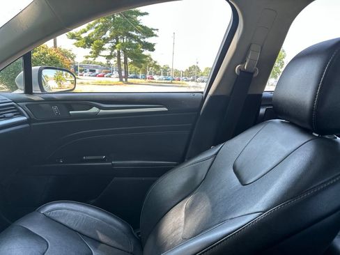 Used 2018 Ford Fusion Titanium AWD/4WD image 18
