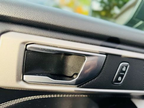 Used 2022 Ford Explorer XLT image 23