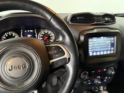 Used 2020 Jeep Renegade Latitude w/ Cold Weather Group AWD/4WD image 25