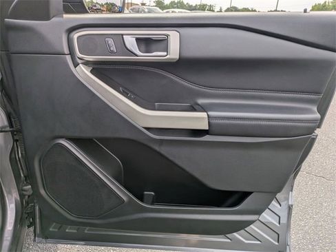 Used 2022 Ford Explorer XLT w/ Equipment Group 202A image 37