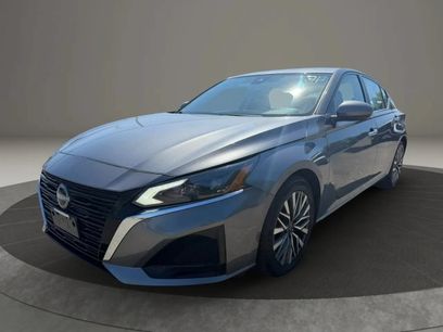 Used 2023 Nissan Altima 2.5 SV
