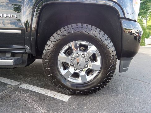 Used 2018 GMC Sierra 3500 Denali w/ Duramax Plus Package AWD/4WD image 11
